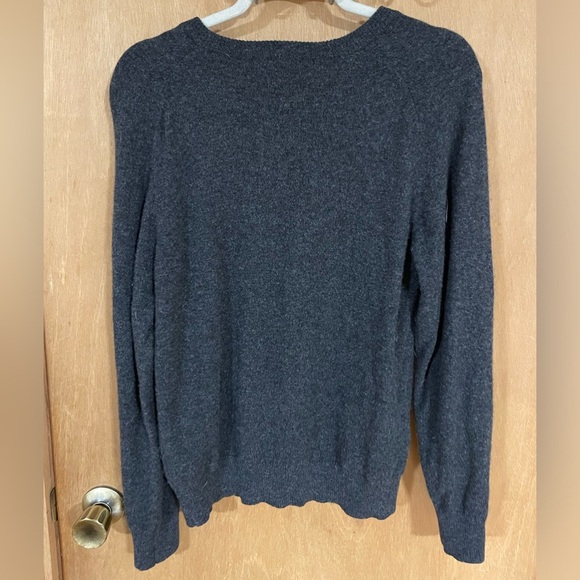 LL BEAN -greyhound lambs wool v- neck - Picture 2 of 3